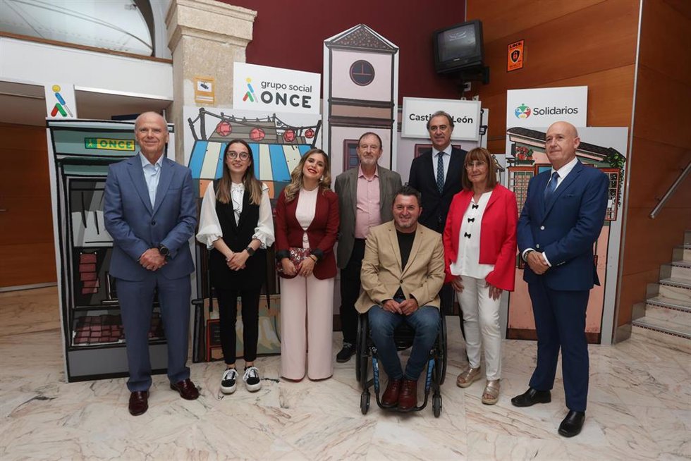La ONCE premia el altruismo y la atención de la sociedad castellanoleonesa en unos galardones celebrados en Valladolid