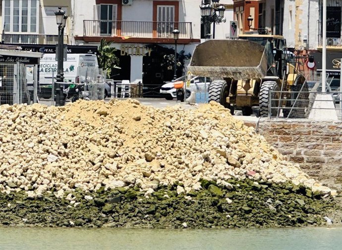 Se retoman las obras de construcción de la nueva pasarela peatonal de El Puerto sobre el Guadalete.