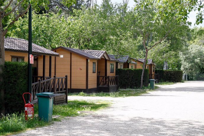 Archivo - Bungalows del Camping Internacional de Aranjuez.