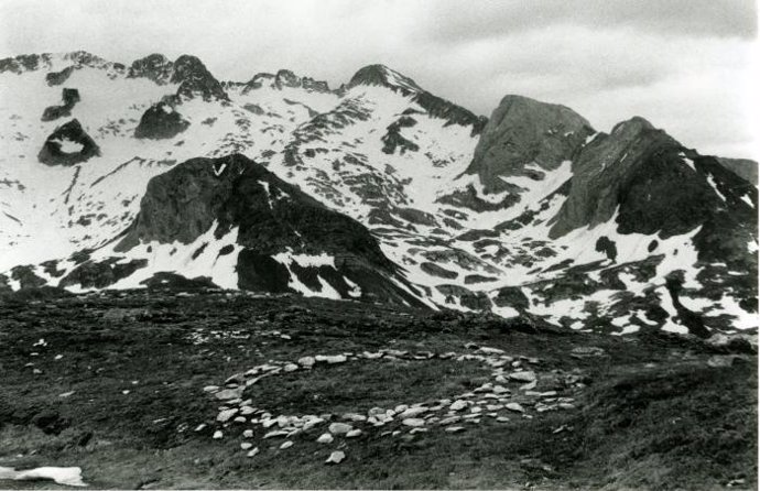 Intervención de Richard Long 'A Circle in Huesca'.