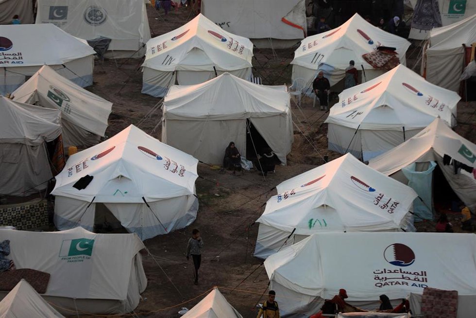 Archivo - Campamento de desplazados en la ciudad de Rafá, en la frontera entre la Franja de Gaza y Egipto (archivo)