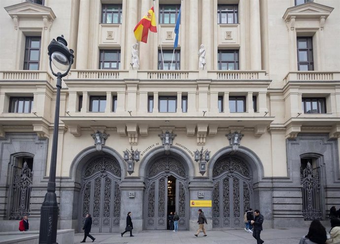 Archivo - Fachada del Ministerio de Educación, Formación Profesional y Deportes.