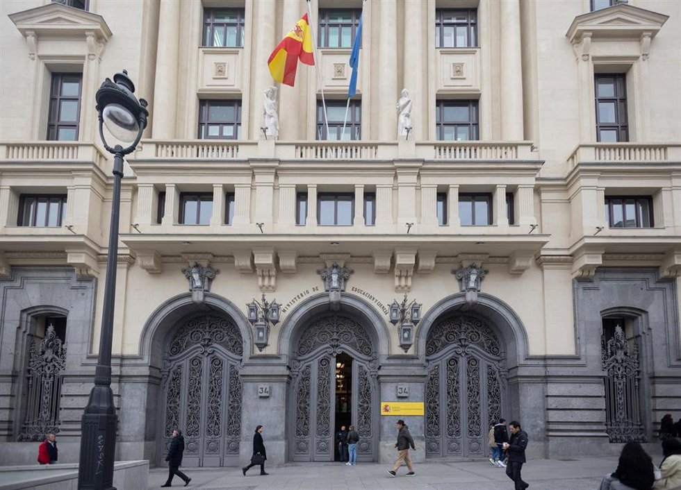 Archivo - Fachada del Ministerio de Educación, Formación Profesional y Deportes.