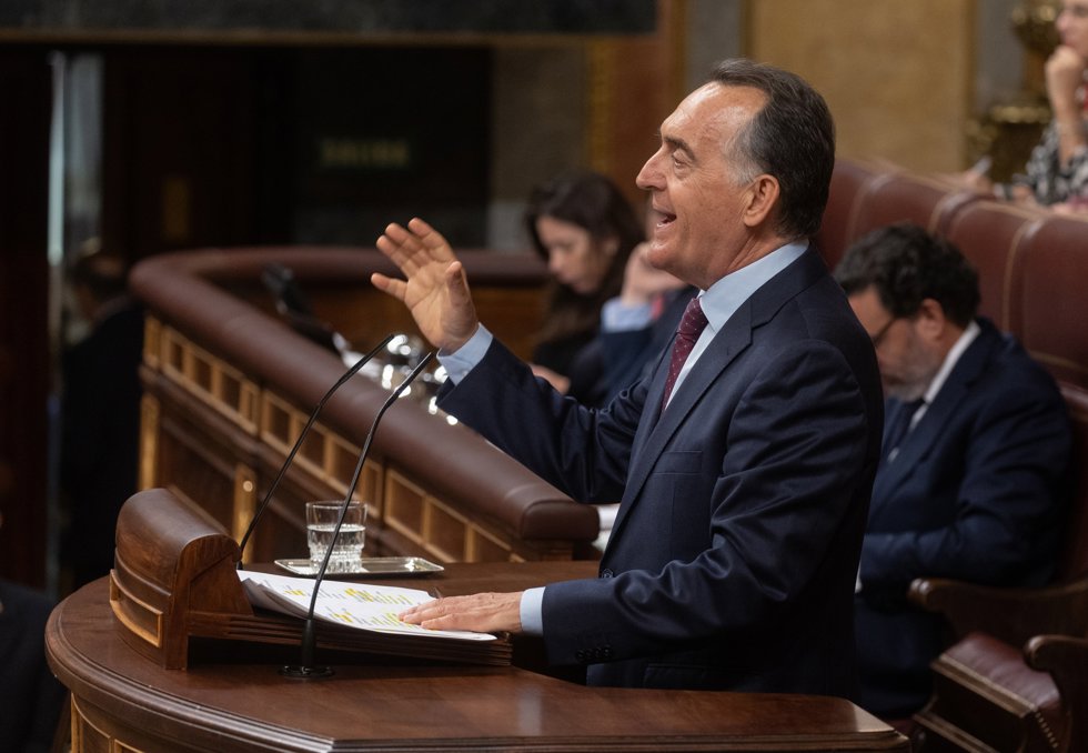 El diputado del PSOE, Artemi Rallo, interviene durante un pleno en el Congreso de los Diputados, a 30 de mayo de 2024, en Madrid (España).