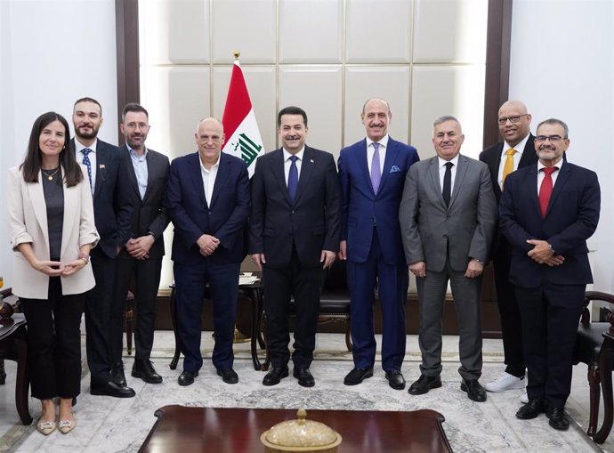 El presidente de LaLiga, Javier Tebas, en Bagdag junto al primer ministró de Irak, Mohammed Shia' Al Sudani.