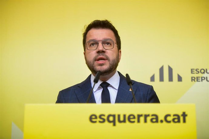 El presidente de la Generalitat de Catalunya y candidato de ERC a la reelección, Pere Aragonès, durante una rueda de prensa en la sede de ERC, a 13 de mayo de 2024, en Barcelona, Catalunya (España). El presidente de la Generalitat y candidato de ERC a la 