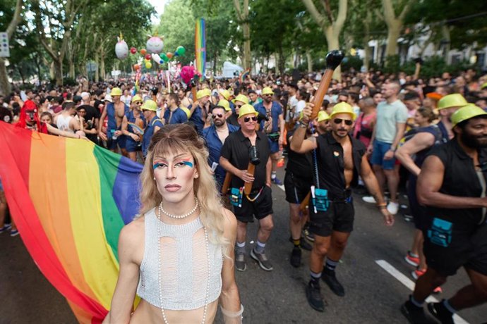 Archivo - Varias personas participan en la manifestación del Orgullo LGTBI+ 2023, a 1 de julio de 2023, en Madrid (España). 