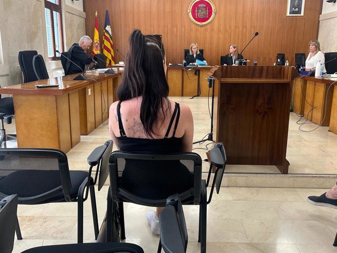 La mujer condenada por explotar a una menor en una plataforma de vídeos sexuales.