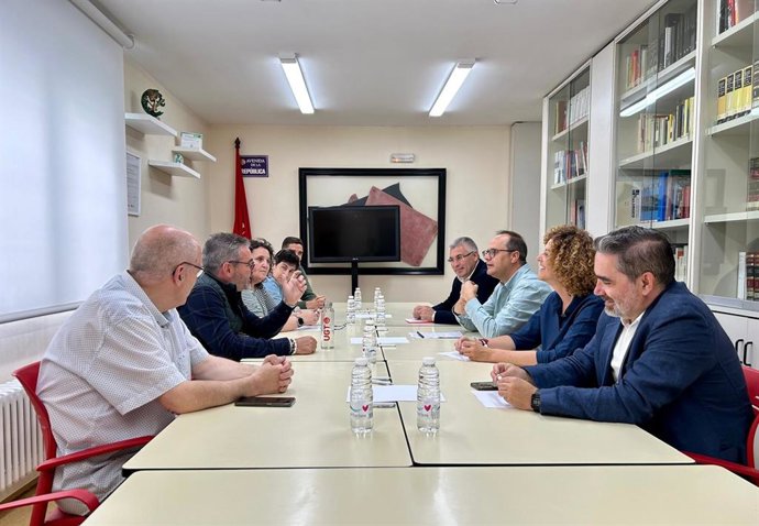 Reunión del candidato del PSOE, César Luena, con directiva de UGT