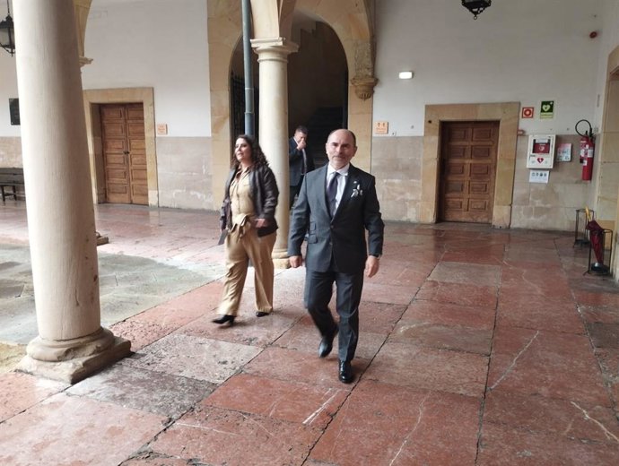 El rector de la Universidad de Oviedo, Ignacio Villaverde.