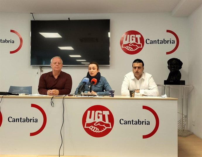 Rueda de prensa en la que UGT Cantabria ha denunciado los ocho despidos de trabajadores de Cáritas