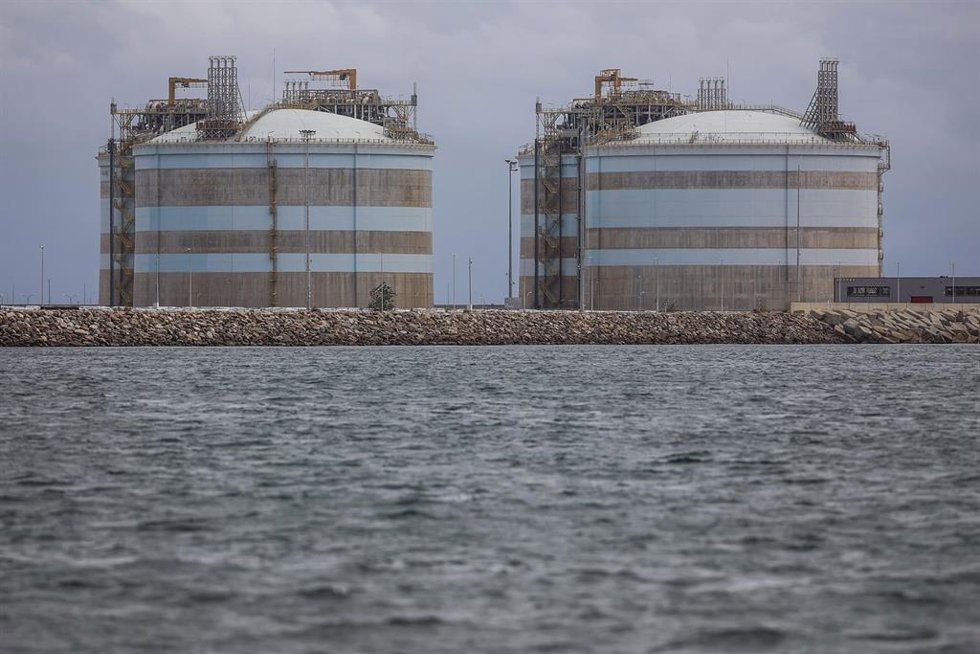 Archivo - Vista de la planta regasificadora de Saggas, a 6 de octubre de 2022, en Valencia, Comunidad Valenciana (España). Esta planta de regasificación resulta estratégica para la entrada de gas a Europa. La Unión Europea está redefiniendo su estrategi