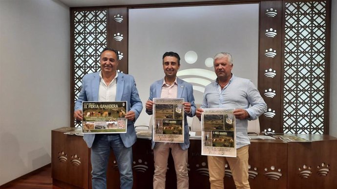 Autoridades en la presentación de la XV Feria de la Dehesa y II Feria Ganadera de Oliva de la Frontera.