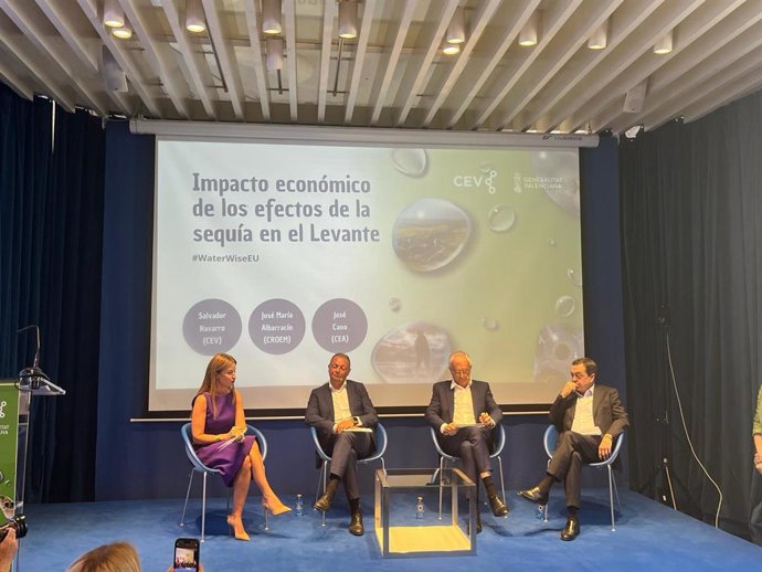 El presidente de la CEV, Salvador Navarro; el presidente de la CROEM, José María Albarracín, y el vicepresidente de la CEA, José Cano.