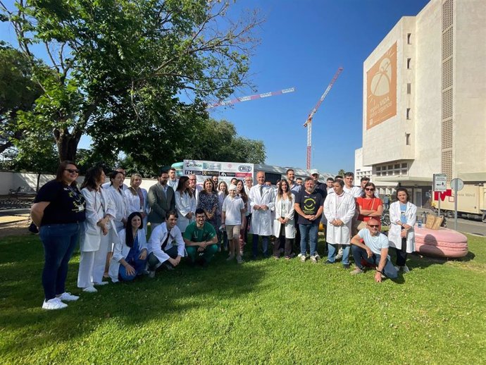 Foto de familia de la presentación de 'Kilómetros de Esperanza'.