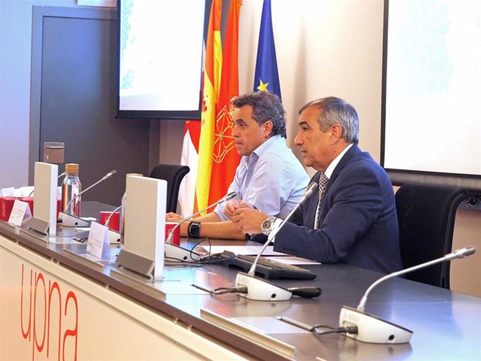 A la derecha, el consejero Chivite, en un momento de su intervención en la jornada.