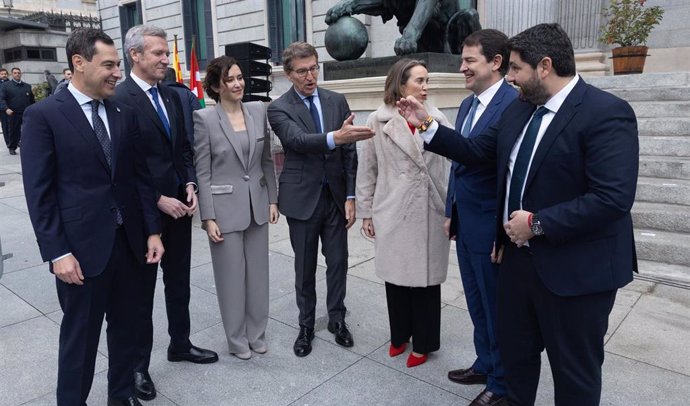 Archivo - (I-D) El presidente de la Junta de Andalucía, Juanma Moreno; el presidente de la Xunta de Galicia, Alfonso Rueda; la presidenta de la Comunidad de Madrid, Isabel Díaz Ayuso; el presidente del PP, Alberto Núñez Feijóo; la portavoz del PP en el Co