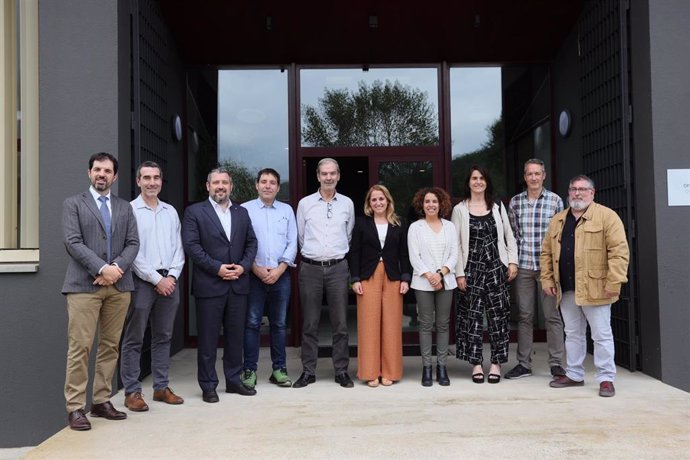 La consellera de Economía y Hacienda, Natàlia Mas, durante una visita a la empresa Sarval Bio-Industries