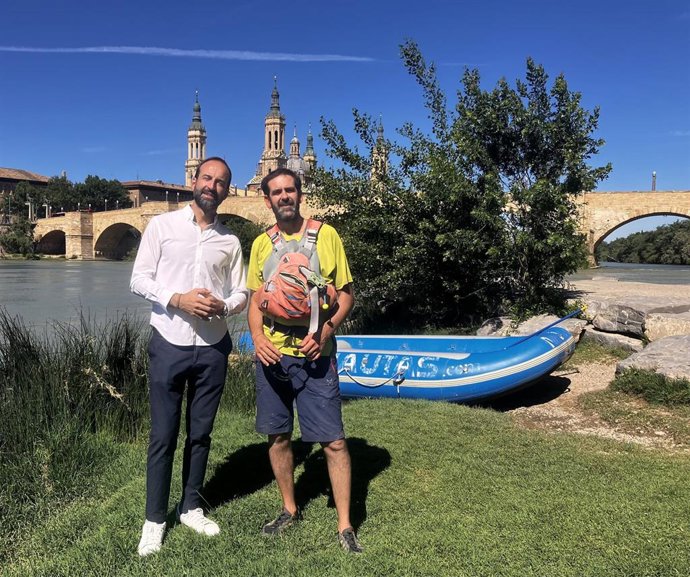 Pablo Rodríguez,  representante de la Red de Cruceros Costeros y Fluviales para Aragón, y Néstor Torrecilla, CEO de Ebronautas y educador ambiental.