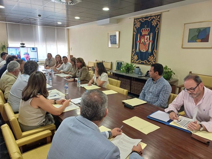 Primera reunión de la Comisión de Flujos Migratorios para organizar las próximas grandes campañas agrícolas en Córdoba, como son las de la naranja y el olivo.