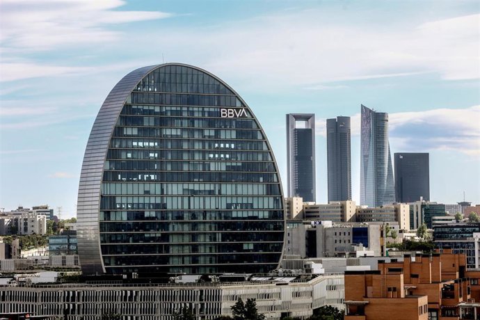 Fachada del edificio ‘La Vela’, en la ciudad del BBVA, a 30 de abril de 2024, en Madrid (España).