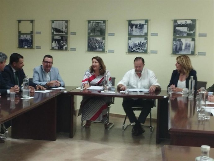 Reunión entre La candidata número 2 del PP al Parlamento Europeo, Carmen Crespo, y empresarios de la provincia de Huelva.