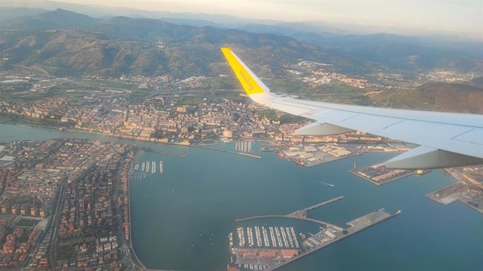 Archivo - Vista del Puerto de Bilbao desde el aire