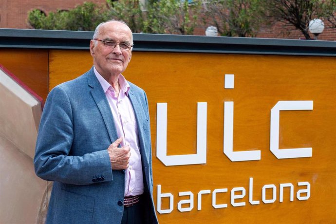 El oncólogo Enric Benito presenta hoy en UIC Barcelona 'El niño que se enfadó con la muerte'