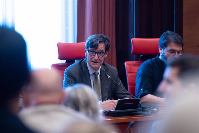 El líder del PSC, Salvador Illa (i), se reúne con los diputados y diputadas socialistas, en el Parlament de Catalunya, a 21 de mayo de 2024, en Barcelona, Catalunya (España).