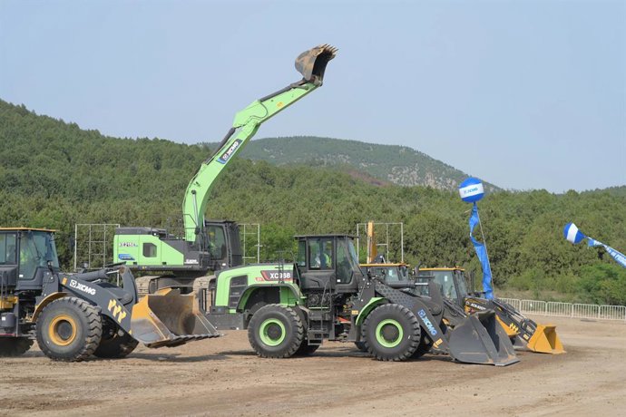 XCMG Machinery Demonstrates the Next-Gen Green and Smart Construction Equipment in Xuzhou, China, to 1,200 Invited Guests from Over 60 Countries and Regions.