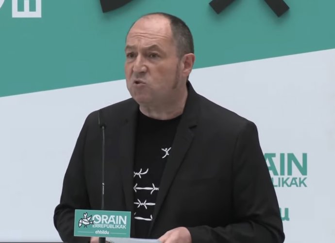 El cabeza de lista de EH Bildu para las elecciones europeas, Pernando Barrena, en Llodio