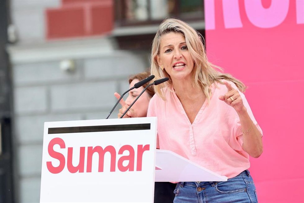 La vicepresidenta primera, Yolanda Díaz, interviene durante un acto de campaña en Sumar, en la plaza de la Universidad, a 30 de mayo de 2024, en Valladolid, Castilla y León (España). 