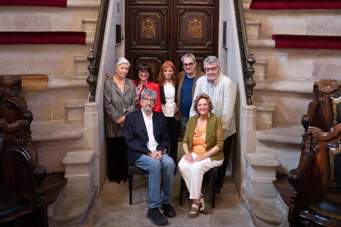Foto de familia durante un acto de nombramiento de los miembros de honor de la Acadèmia del Cinema Català, en la Reial Acadèmia de Medicina de Catalunya, a 30 de mayo de 2024, en Barcelona, Catalunya (España). La Acadèmia del Cinema Català ha nombrado com