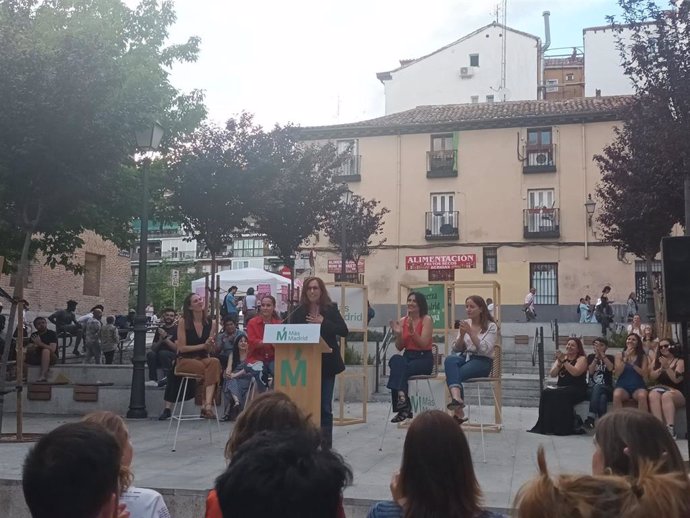 La ministra de Sanidad, Mónica García, en un mitin de Más Madrid por las elecciones europeas.