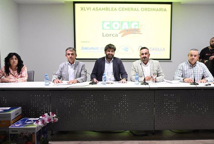 El presidente del Gobierno regional, Fernando López Miras, en la Asamblea General de la Coordinadora de Organizaciones de Agricultores y Ganaderos de Murcia