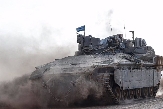 Un carro de combate del Ejército de Israel en el marco de la ofensiva contra la Franja de Gaza (archivo)