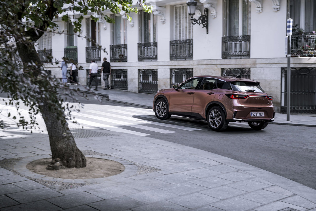 Lexus LBX elegancia