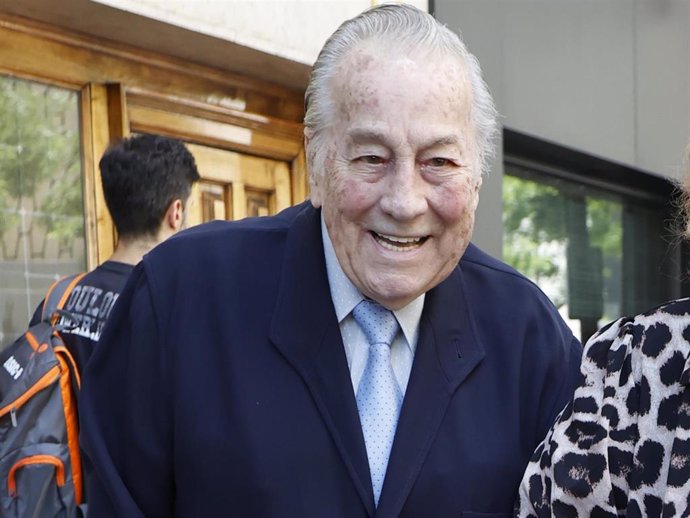 Victoriano Valencia desvela el feo de Enrique Ponce en su 93 cumpleaños