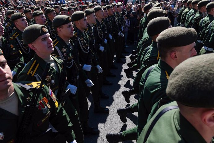 Militares del Ejército de Rusia durante el desfile en San Petersburgo en mayo de 2024 por el Día de la Victoria (archivo)