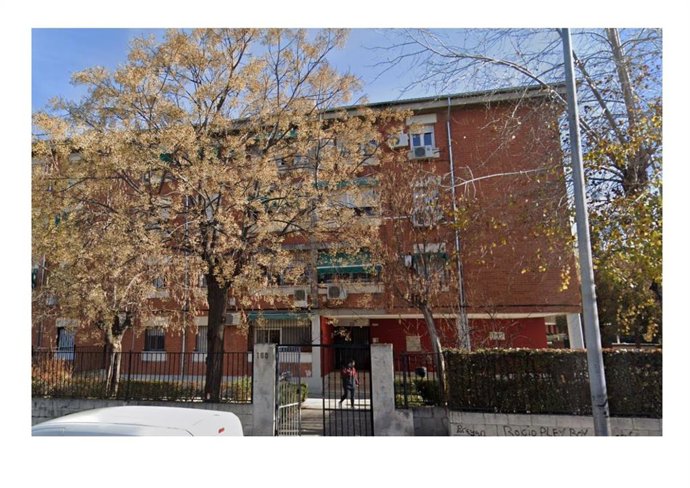 Licitadas las obras para mejorar la accesibilidad de 15 viviendas públicas en la calle Joaquina Eguaras de Granada.