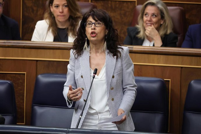 La ministra de Igualdad, Ana Redondo, interviene durante la sesión de control al Gobierno, en el Congreso de los Diputados, a 29 de mayo de 2024, en Madrid (España). Durante la sesión de control, la última antes de las elecciones europeas del próximo 9 de