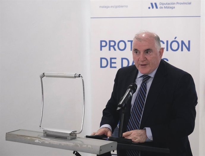 El vicepresidente de Gestión Económica Administrativa de la Diputación de Málaga, Manuel Marmolejo, ha participado en el I Foro de Ciberseguridad de ISMS Forum Andalucía que ha tenido lugar en la institución provincial.