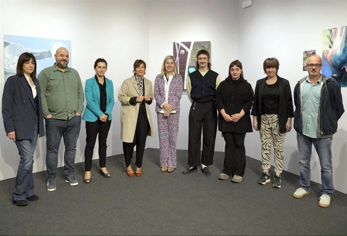 La sede de las Juntas Generales de Bizkaia en Bilbao inauguran la muestra 'Angelu Zorrotza', de Jon Ibáñez y Maddi Iraeta