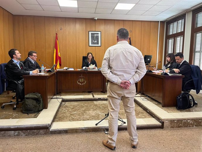 El exgerente del Ibetec, Juan Antonio Serra Ferrer, en el juicio por agresión sexual, atentado a agente de la autoridad y lesiones.