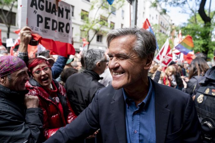 Archivo - El eurodiputado y exministro de Justicia, Juan Fernando López Aguilar, durante una concentración en la calle de Ferraz en apoyo al presidente del Gobierno, Pedro Sánchez, en la sede del PSOE, a 27 de abril de 2024, en Madrid (España). Después 
