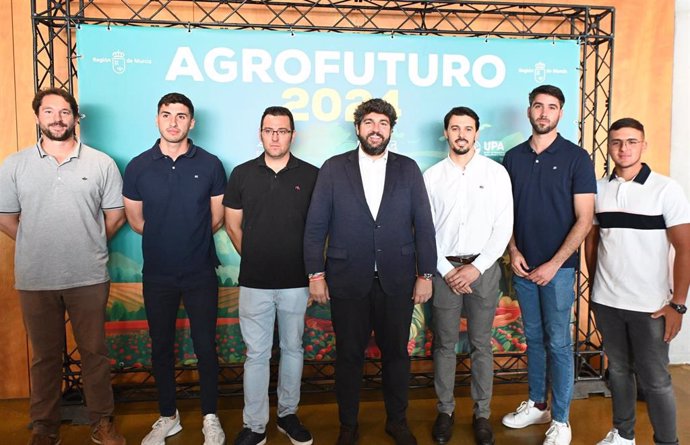 El jefe del Ejecutivo autonómico, Fernando López Miras, inaugura la Jornada 'Agrofuturo 2024' y mantiene un encuentro con jóvenes agricultores de la Región de Murcia.