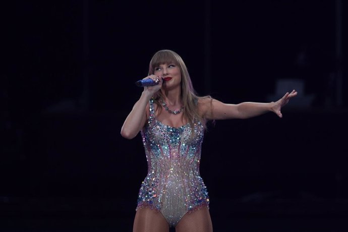 La cantante Taylor Swift durante la primera de sus dos actuaciones en el Estadio Santiago Bernabéu 