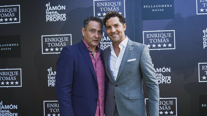 Enrique Tomás y David Bisbal durante en los Grammy 2023