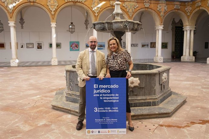 La delegada de Igualdad, Cooperación al Desarrollo, Consumo y Participación Ciudadana de la institución provincial, Auxiliadora Moreno, en la presentación de la jornada.