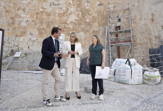 Visita de Marta Barrachina a las obras de mejora del acceso al Castillo de Peñíscola